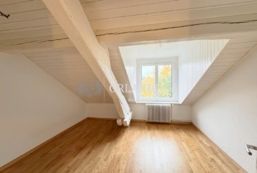 Reprise de bail Bel appartement de 5 pièces en attique avec poutres apparentes