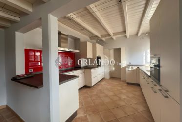 Charmante maison familiale sur trois niveaux avec jardin