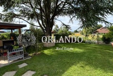 Charmante maison familiale sur trois niveaux avec jardin