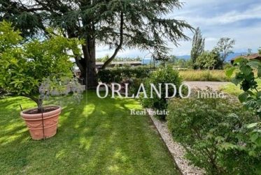 Charmante maison familiale sur trois niveaux avec jardin