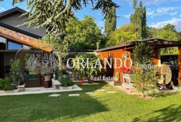 Charmante maison familiale sur trois niveaux avec jardin