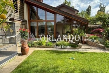 Charmante maison familiale sur trois niveaux avec jardin