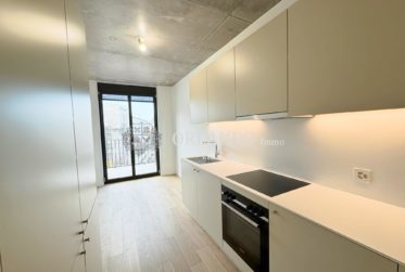 Bel appartement neuf de 5 pièces( pignon ) 3 étage avec balcon