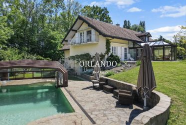 Villa de caractère avec vue panoramique sur le lac Léman, à deux pas de Genève