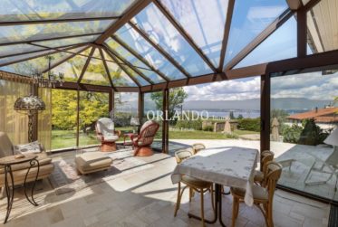Villa de caractère avec vue panoramique sur le lac Léman, à deux pas de Genève