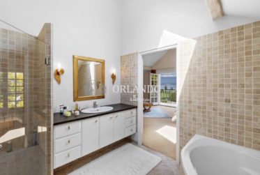 Villa de caractère avec vue panoramique sur le lac Léman, à deux pas de Genève