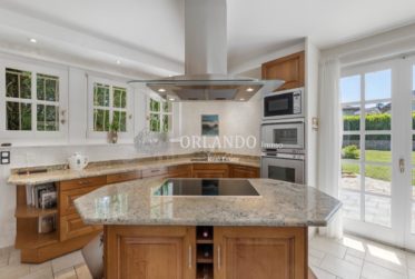 Villa de caractère avec vue panoramique sur le lac Léman, à deux pas de Genève