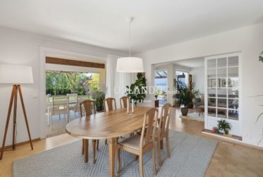 Villa de caractère avec vue panoramique sur le lac Léman, à deux pas de Genève