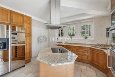 Villa de caractère avec vue panoramique sur le lac Léman, à deux pas de Genève