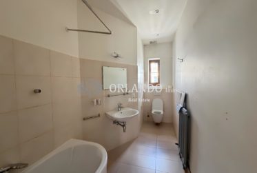 Bel appartement de 4 pièces situé au Boulevard Helvétique, au 4ᵉ étage avec ascenseur
