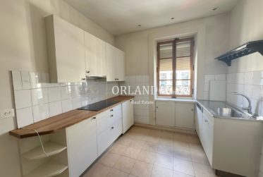 Bel appartement de 4 pièces situé au Boulevard Helvétique, au 4ᵉ étage avec ascenseur