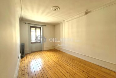 Bel appartement de 4 pièces situé au Boulevard Helvétique, au 4ᵉ étage avec ascenseur