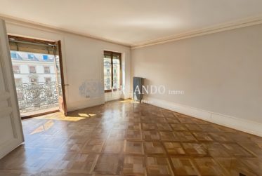 Bel appartement de 4 pièces situé au Boulevard Helvétique, au 4ᵉ étage avec ascenseur