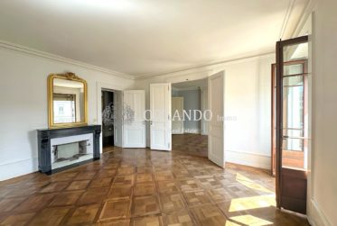 Bel appartement de 4 pièces situé au Boulevard Helvétique, au 4ᵉ étage avec ascenseur
