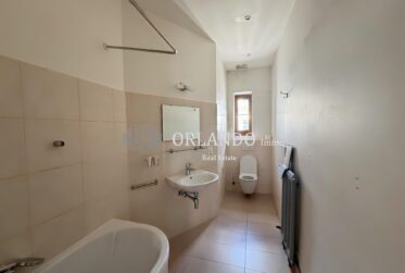 Bel appartement de 4 pièces situé au Boulevard Helvétique, au 4ᵉ étage avec ascenseur