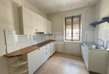 Bel appartement de 4 pièces situé au Boulevard Helvétique, au 4ᵉ étage avec ascenseur