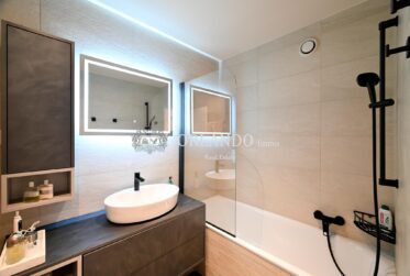 Bel appartement en attique de 5 pièces avec balcon et aperçu sur le lac