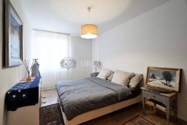 Bel appartement en attique de 5 pièces avec balcon et aperçu sur le lac
